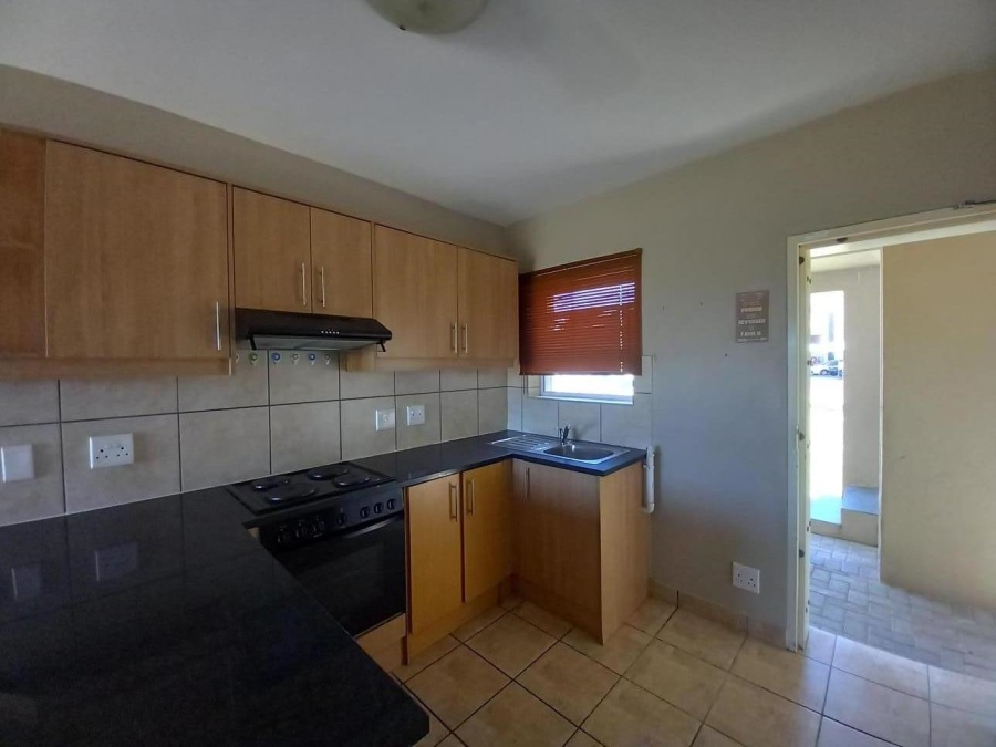 To Let 2 Bedroom Property for Rent in Uitzicht Western Cape